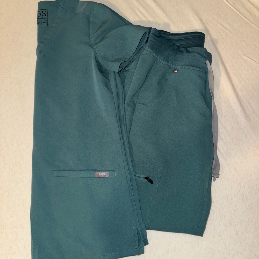 FIGS Green Scrub Set